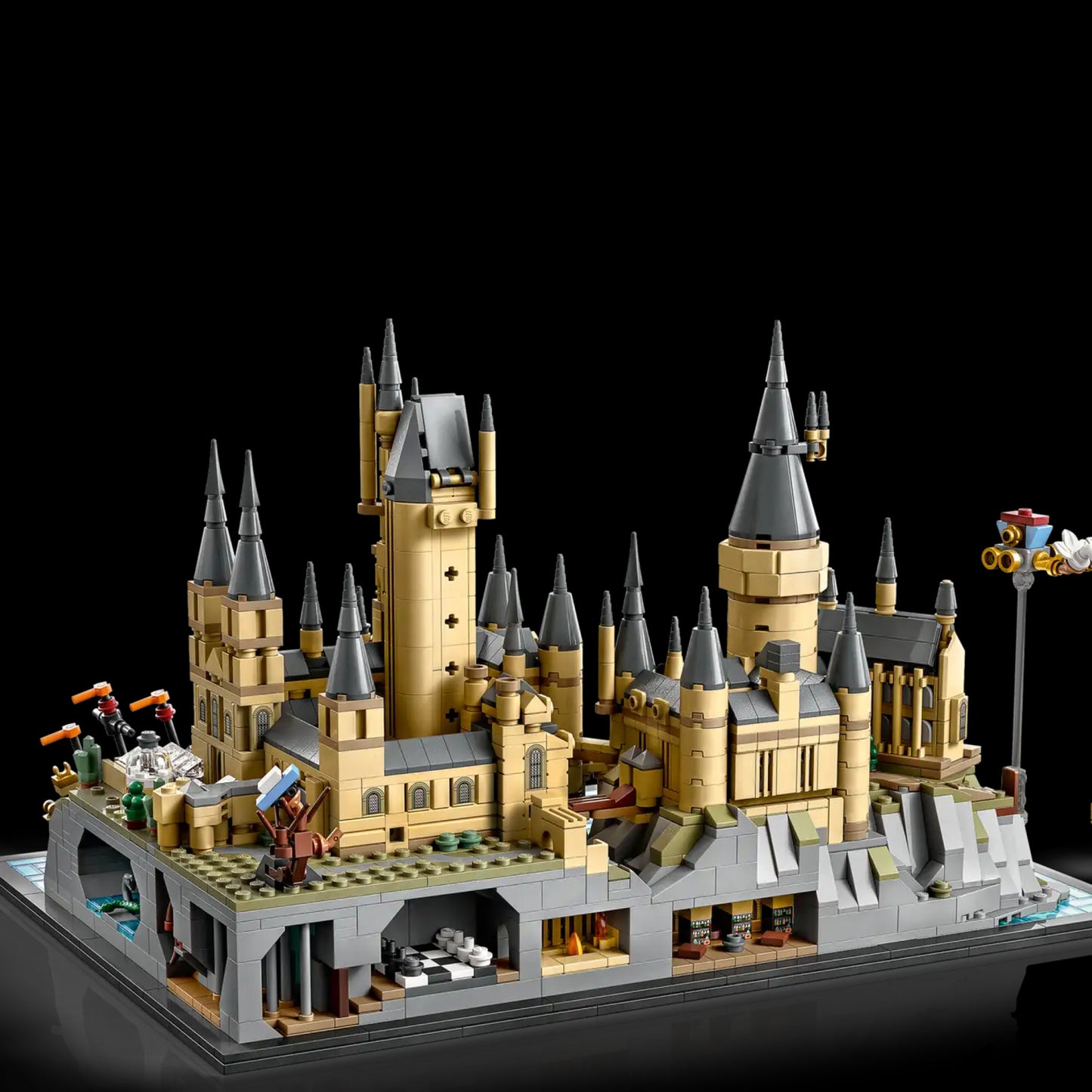 O Castelo e os Campos de Hogwarts (2660 peças)