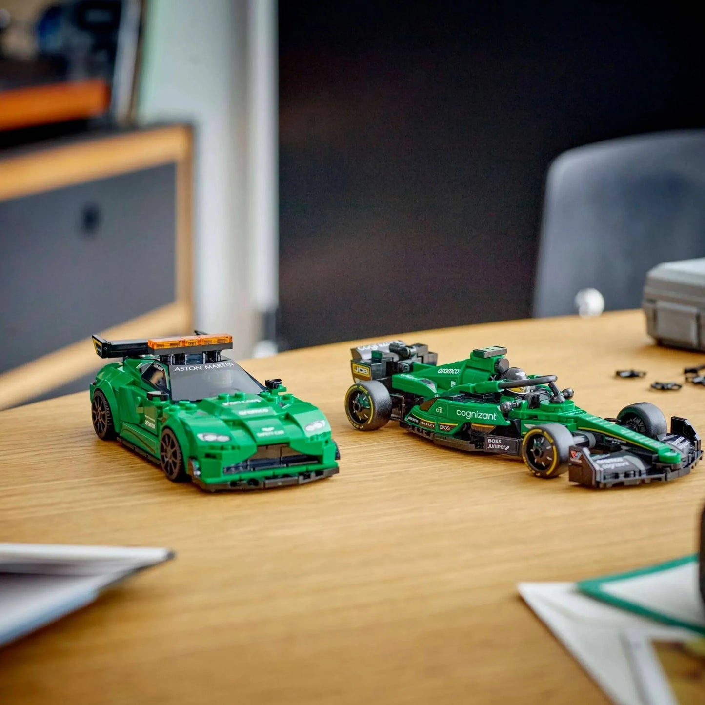 Aston Martin + AMR23 (564 pçs) - Brics Craft