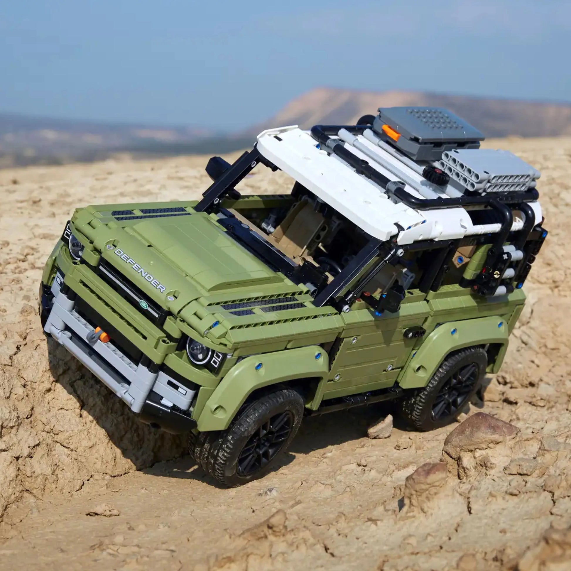 Land Rover Defender (2573 pçs) - Brics Craft