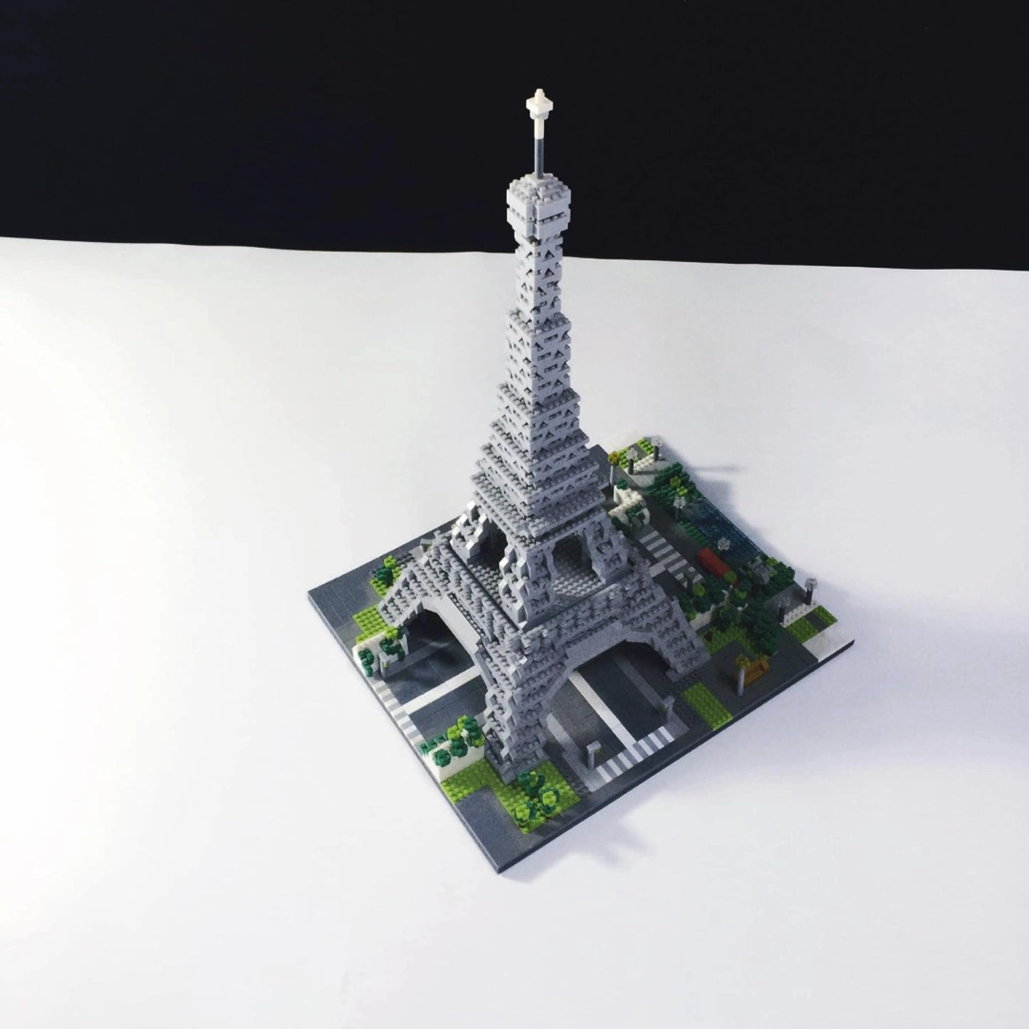 Torre Eiffel (3585 micro-peças) - Brics Craft